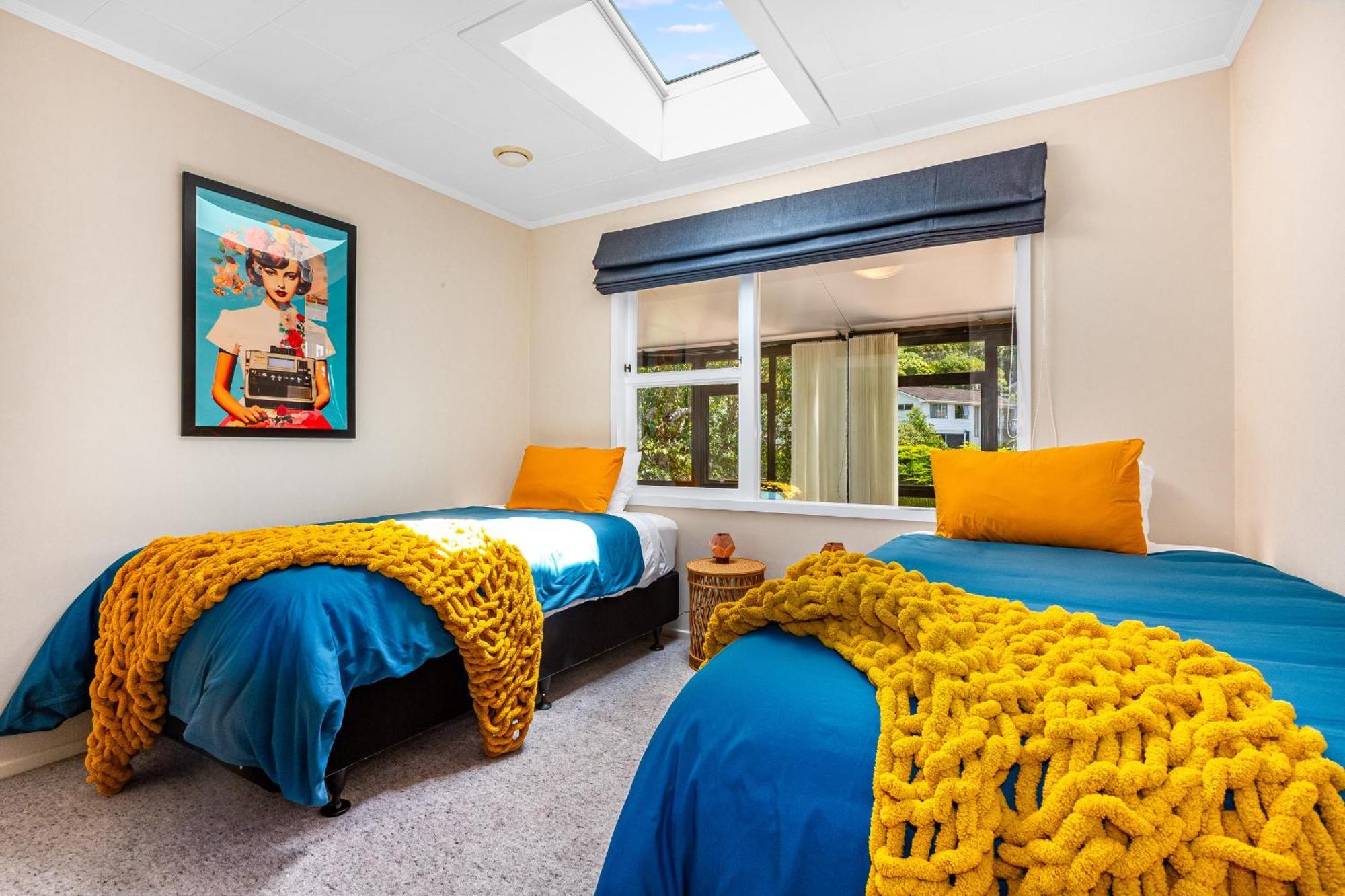 Retro 4 Bedroom Home, Warm And Welcoming, Quiet Location Porirua Εξωτερικό φωτογραφία