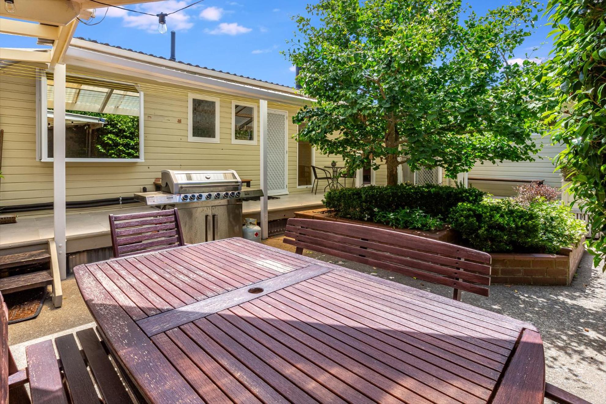Retro 4 Bedroom Home, Warm And Welcoming, Quiet Location Porirua Εξωτερικό φωτογραφία