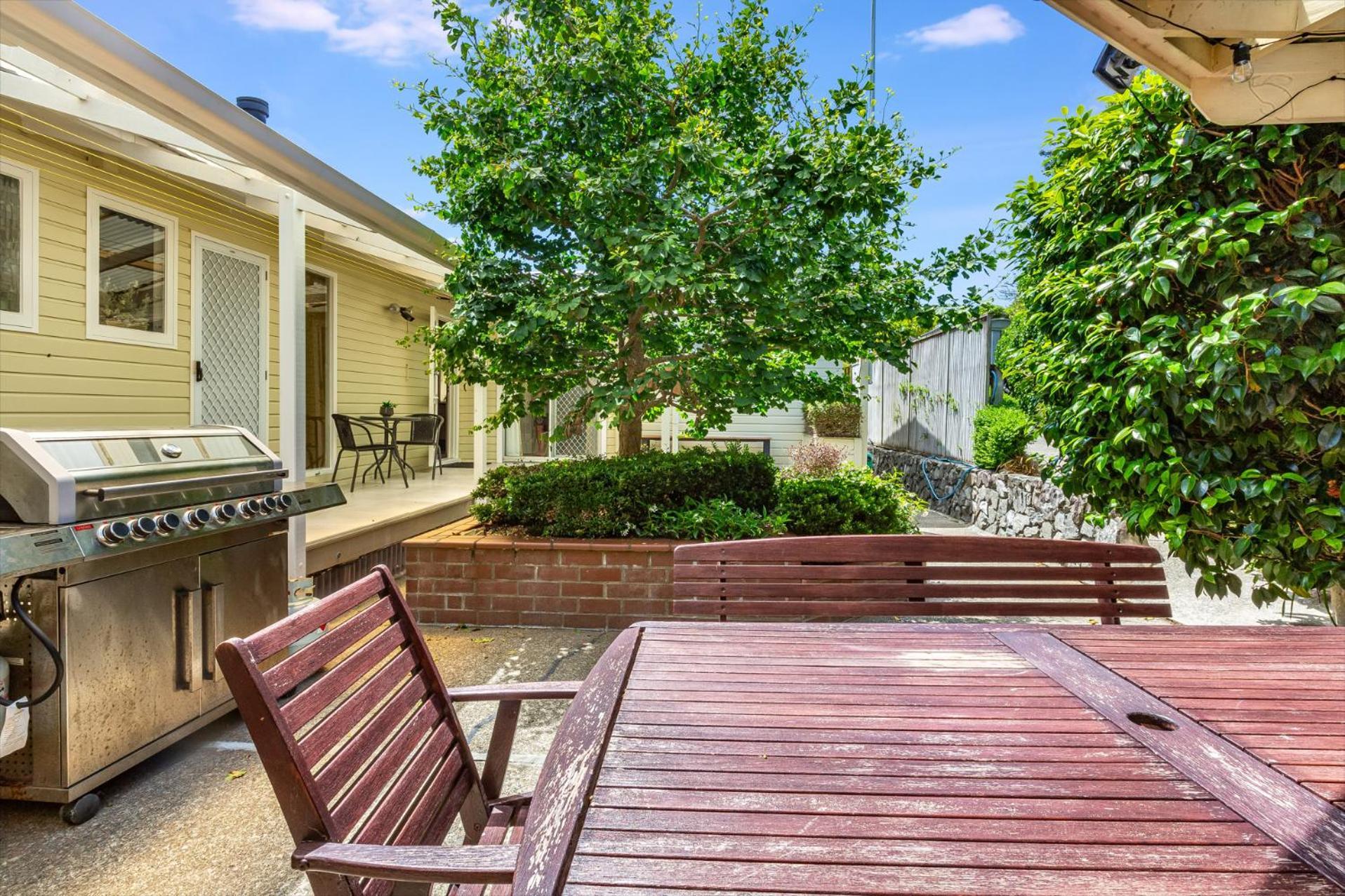 Retro 4 Bedroom Home, Warm And Welcoming, Quiet Location Porirua Εξωτερικό φωτογραφία
